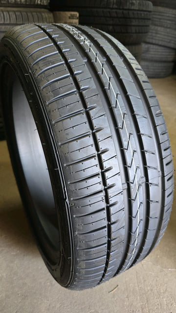4 x P225/45R18 95Y Falken Azenis  FK510