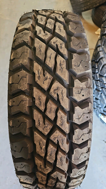 4 x LT245/75R17 121/118Q Cooper Discoverer S/T Maxx