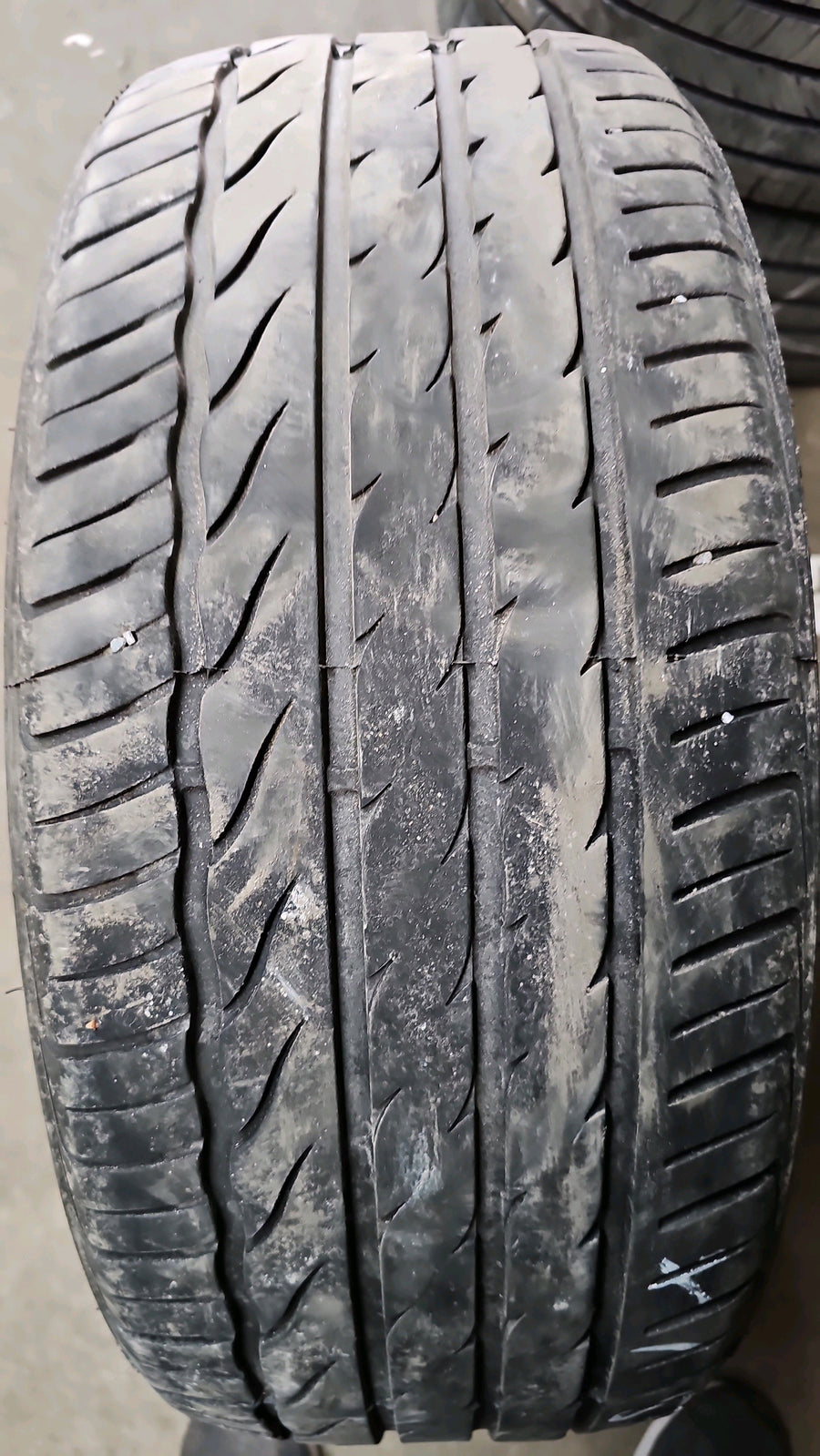 1 x P225/55R17 101W Farroad FRD26