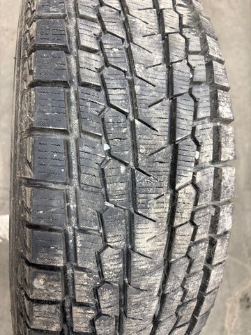 4 x P215/70R16 100T Yokohama IceGuard G075