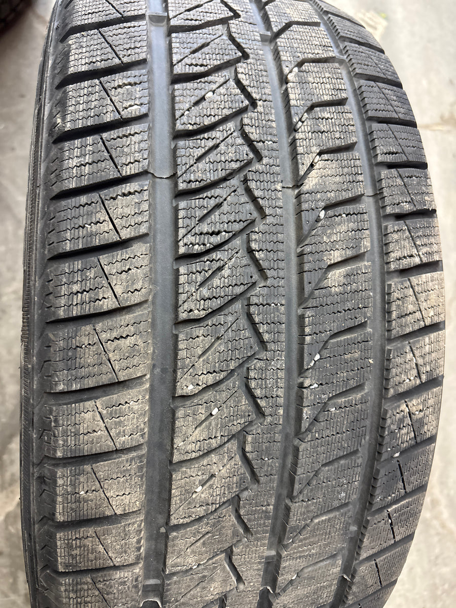 4 x P235/50R19 103V Farroad FRD79