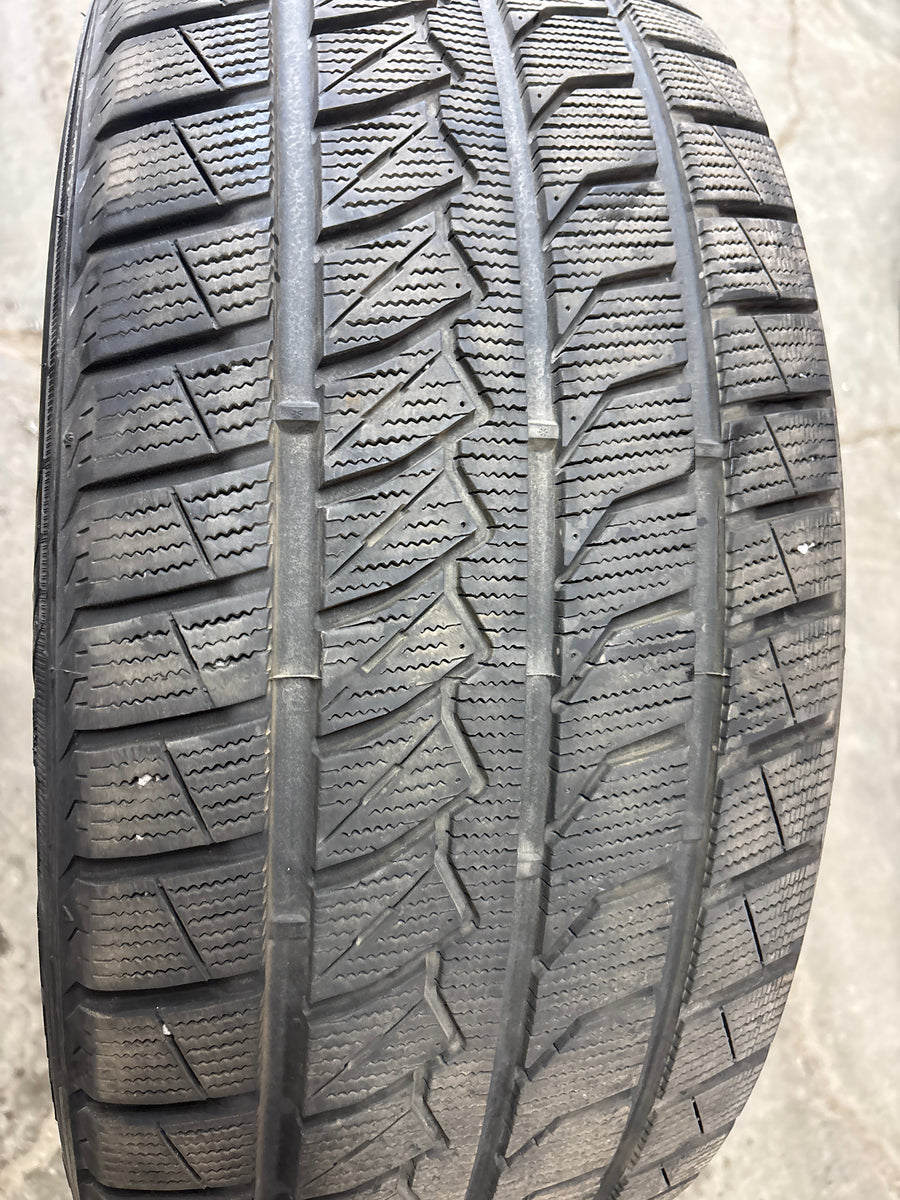 4 x P235/50R19 103V Farroad FRD79