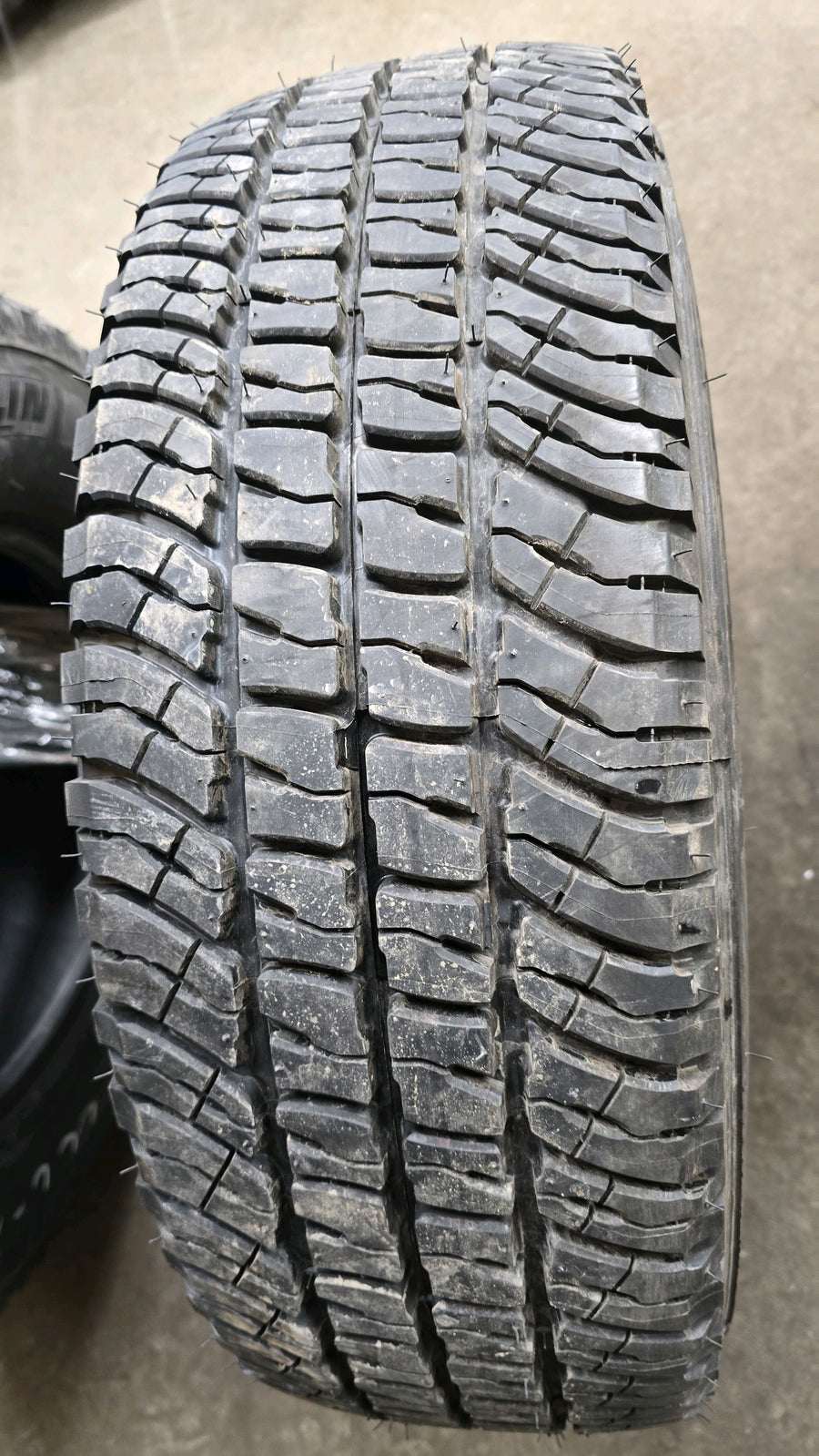 4 x LT0/75R17 121/118R Michelin LTX A/T2 – PneusGLC-Fungo