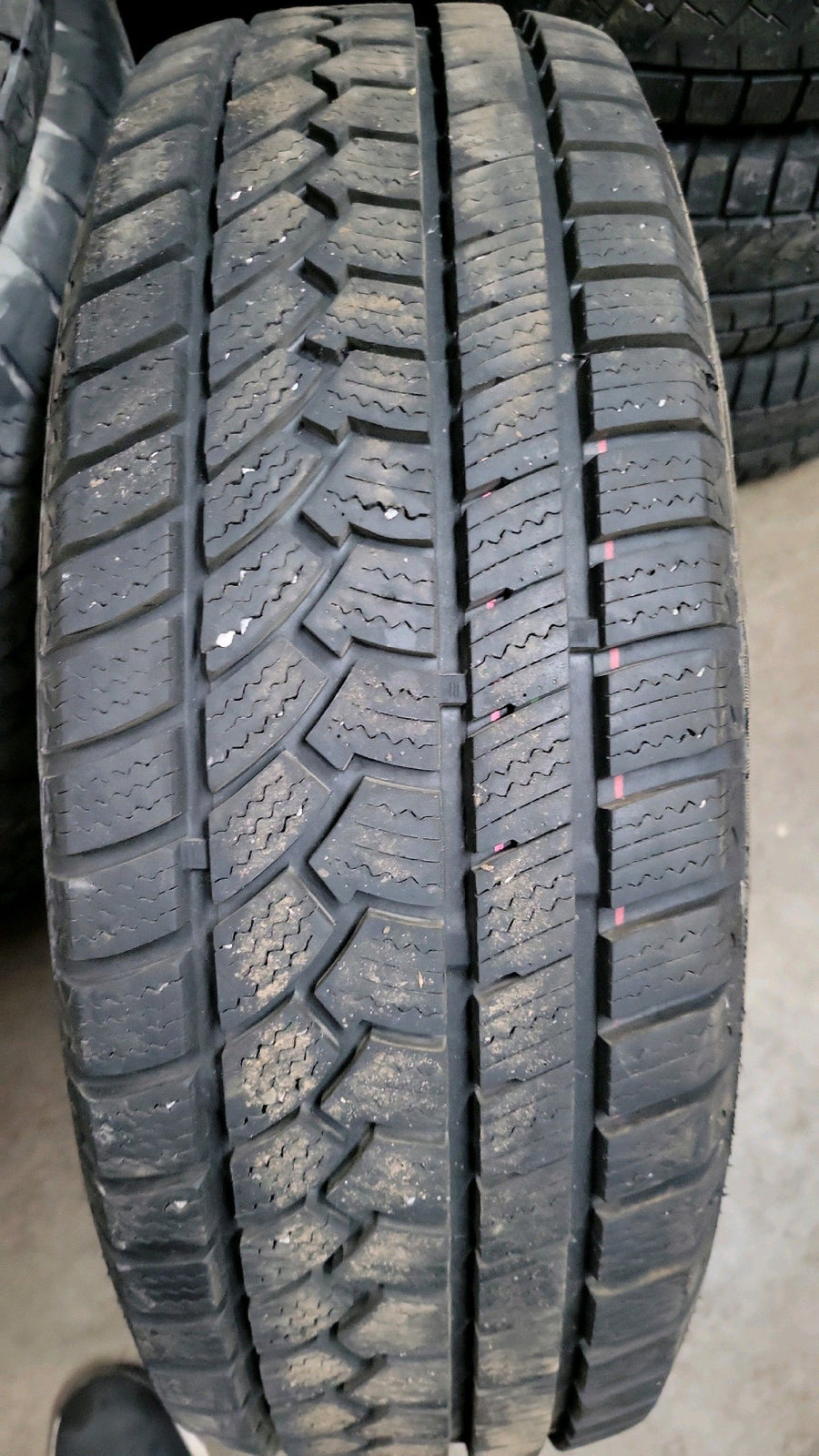 4 x P225/60R17 99H Ovation W586