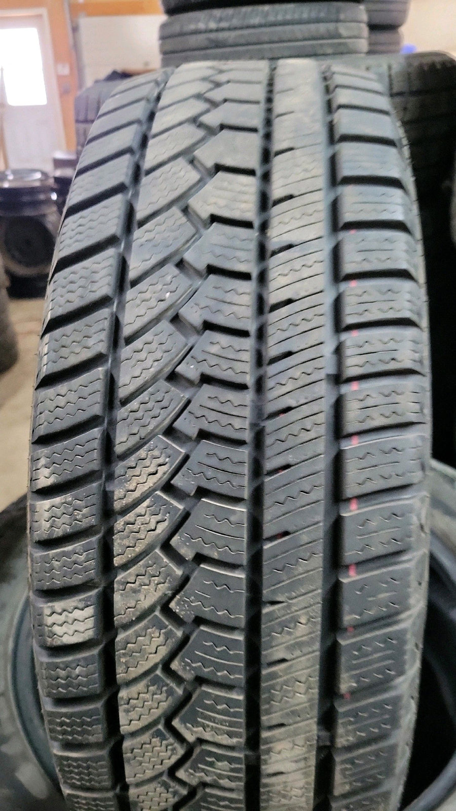 4 x P225/60R17 99H Ovation W586