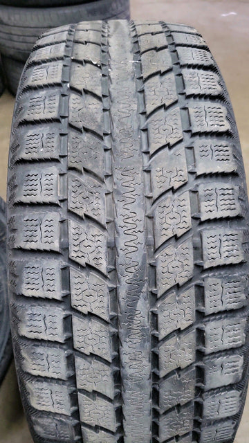 2 x P225/60R17 99T Toyo Observe GSi5