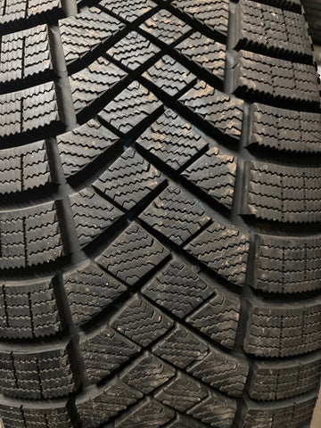 4 x P215/65R16 102T Pirelli Winter Ice Zero FR