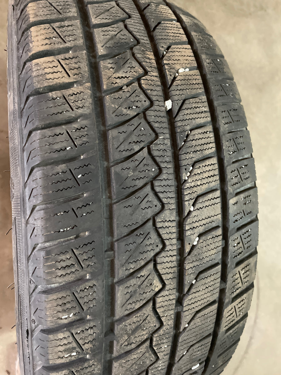 4 x P215/60R16 95H Farroad FRD79