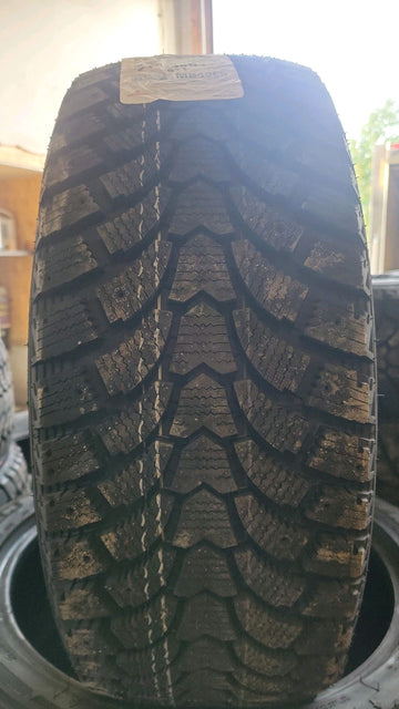 4 x P215/45R17 87T Maxtrek Trek M900 ice