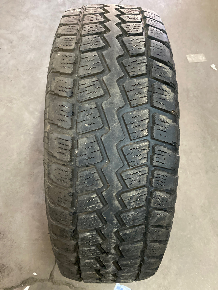 1 x P255/70R18 113S Saxon Snowblazer