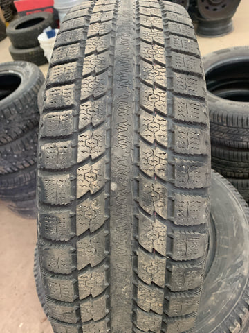 2 x P205/70R16 96S Toyo Observe GSi5