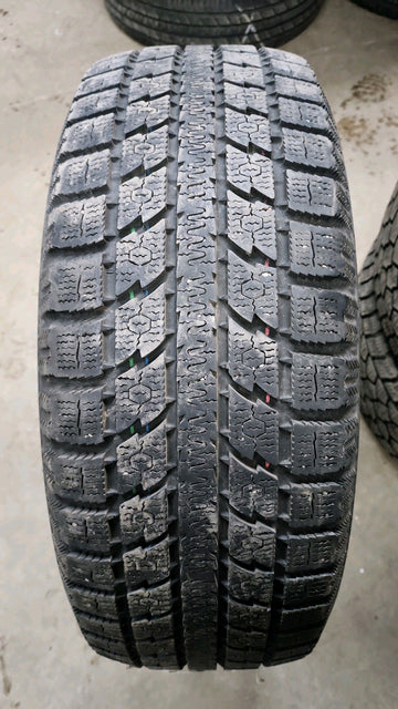 4 x P235/60R17 102T Toyo Observe GSi5