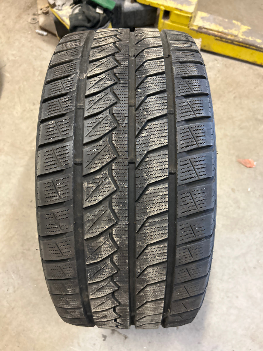 4 x P245/40R18 97H Farroad FRD79