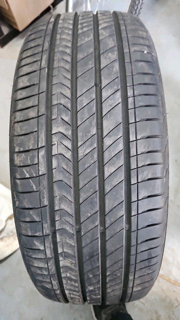 2 x P215/55R17 98W Kumho Majesty 9 Solus TA91