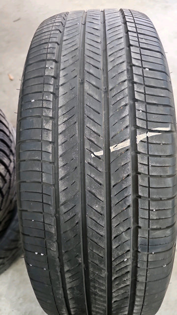 2 x P235/65R17 104H Kumho Crugen HP71