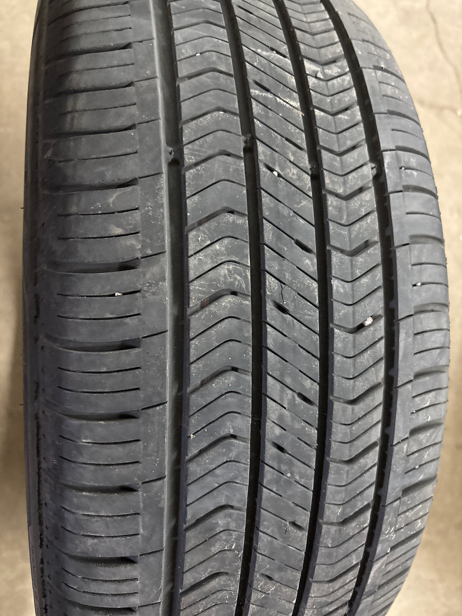 4 x P215/55R18 95V Kumho Solus TA51