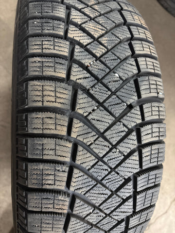 4 x P215/65R16 102T Pirelli Winter Ice Zero FR