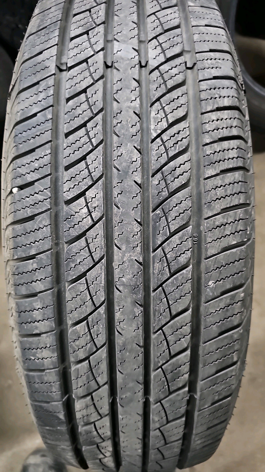 2 x P235/65R17 104T Westlake SU318