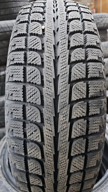 1 x P215/70R16 100S Maxtrek Trek M7