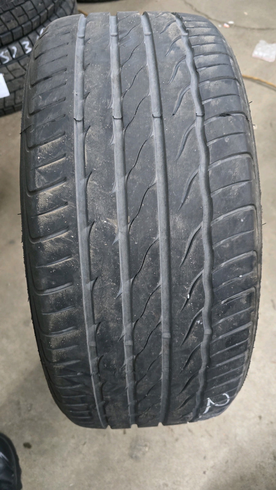 1 x P235/45R18 98W Farroad FRD26