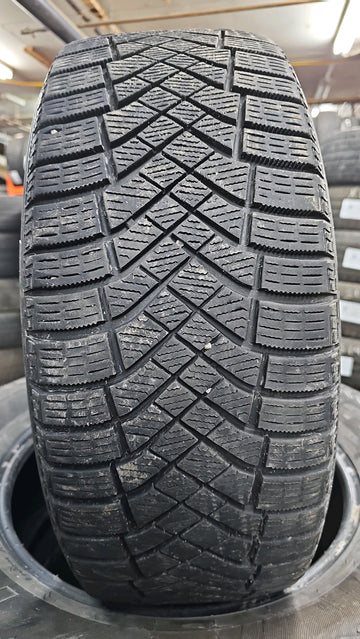 1 x P205/50R17 93T Pirelli Winter Ice Zero FR