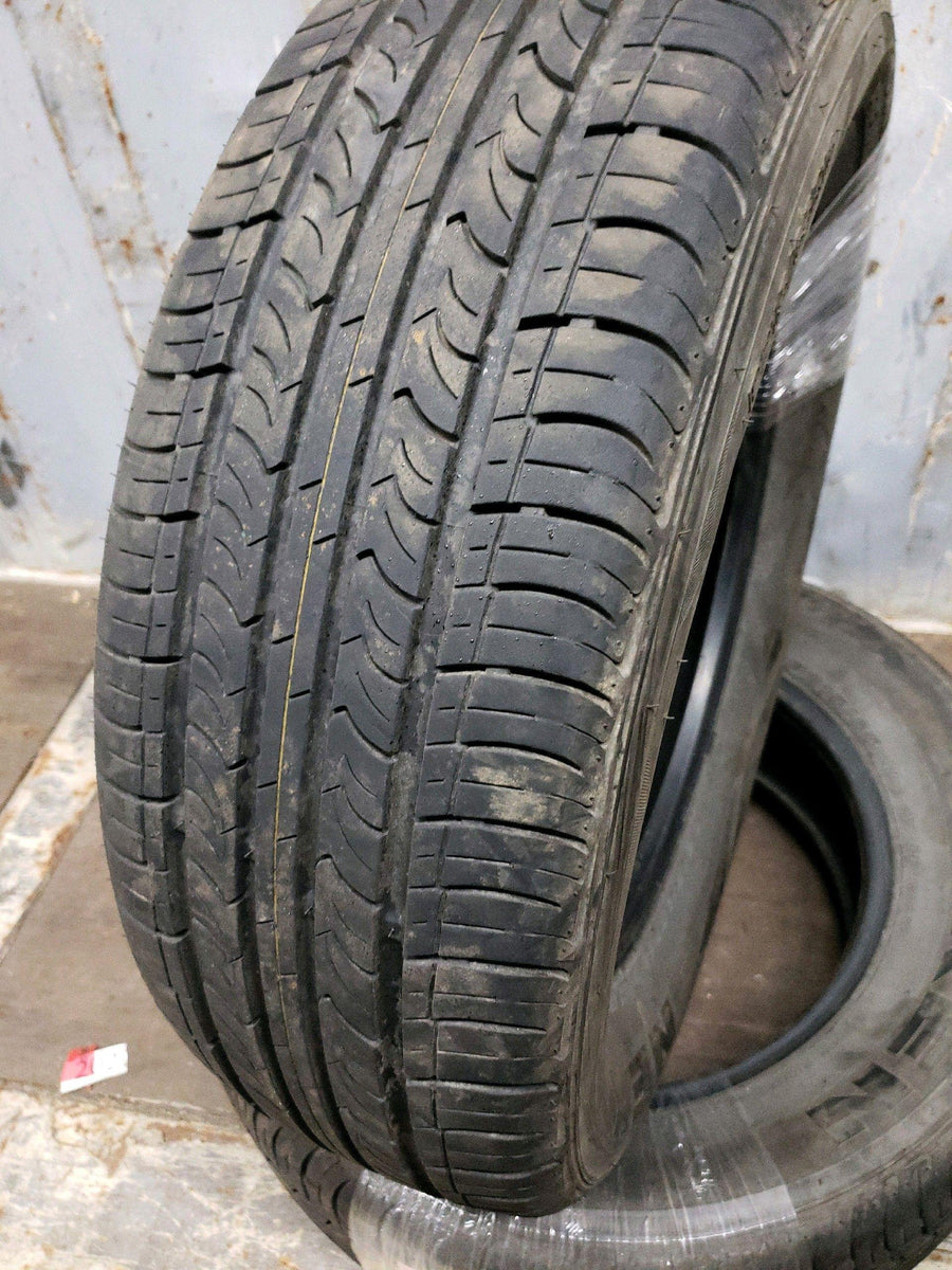 2 x P215/65R16 98H Nexen CP672