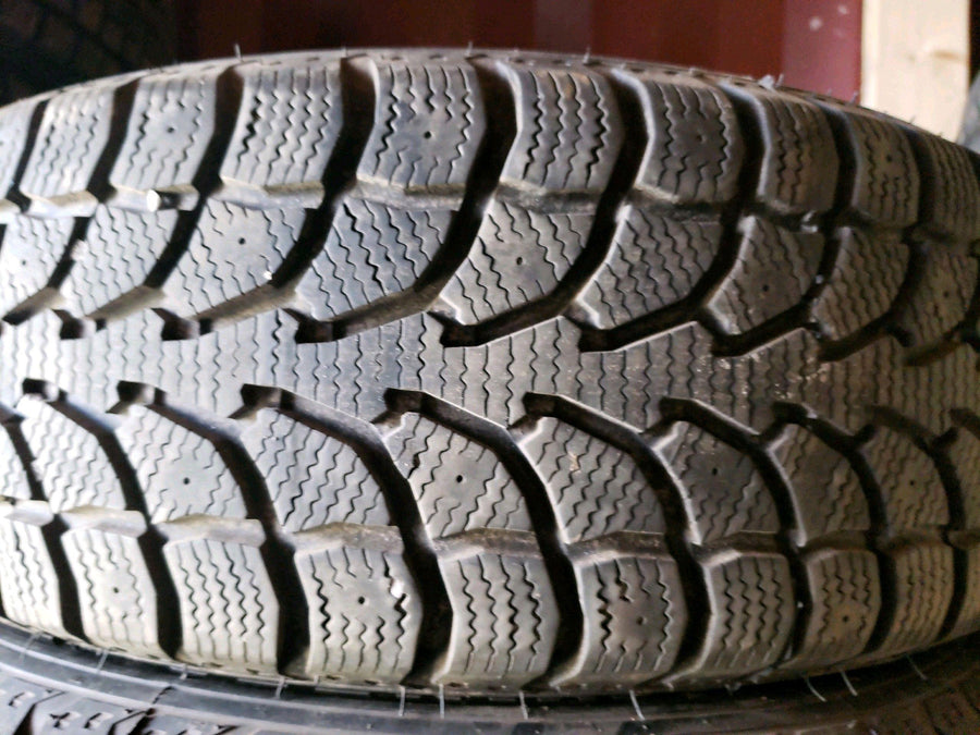 4 x P215/60R16 95T Multi-Mile Winter Claw Extreme Grip