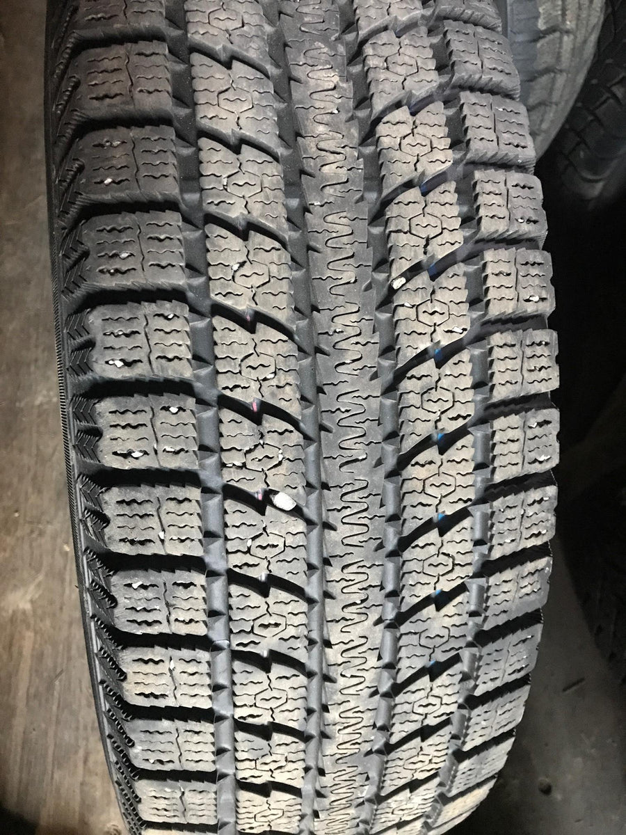 4 x P205/70R16 96S Toyo Observe GSi5