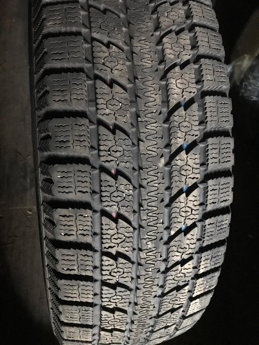 4 x P205/70R16 96S Toyo Observe GSi5