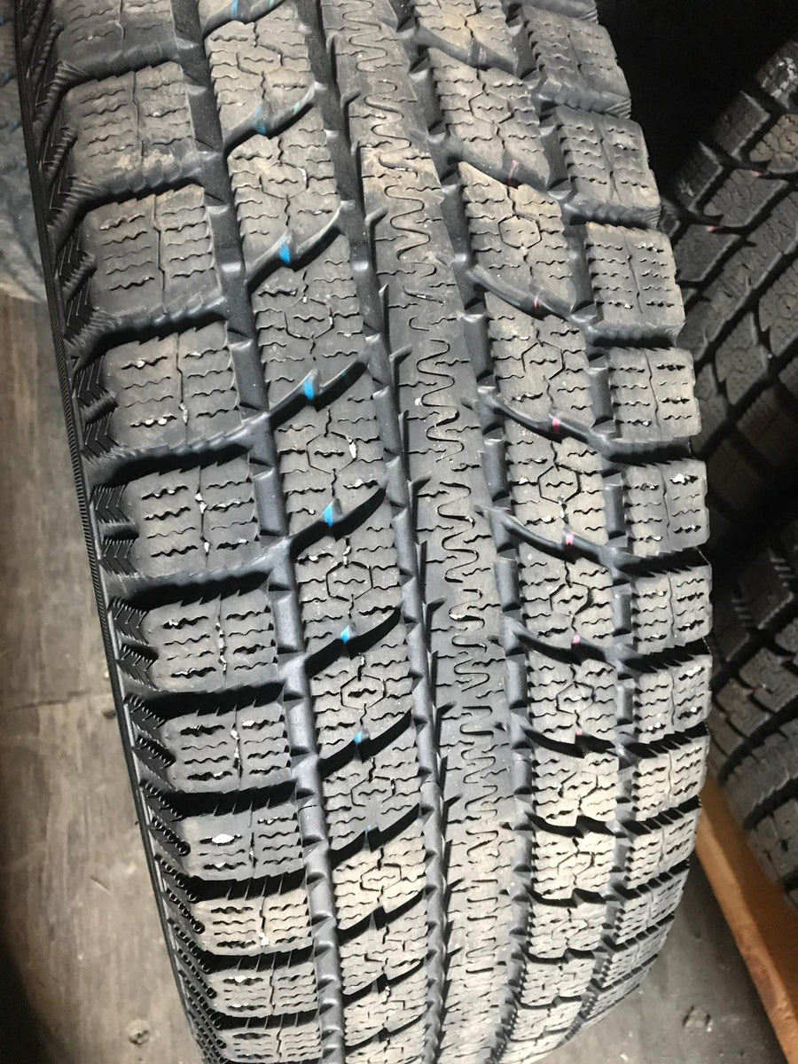 4 x P205/70R16 96S Toyo Observe GSi5