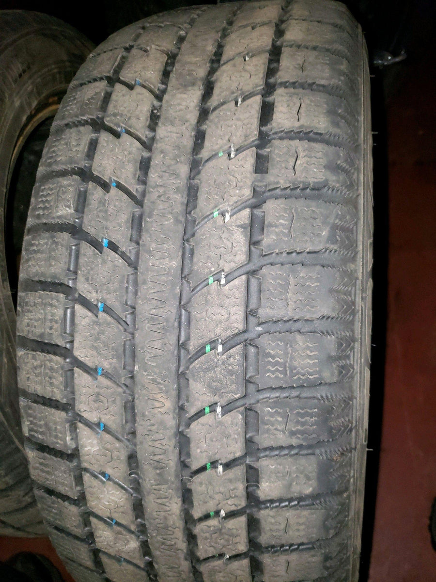 2 x P205/55R16 94T Toyo Observe GSi5