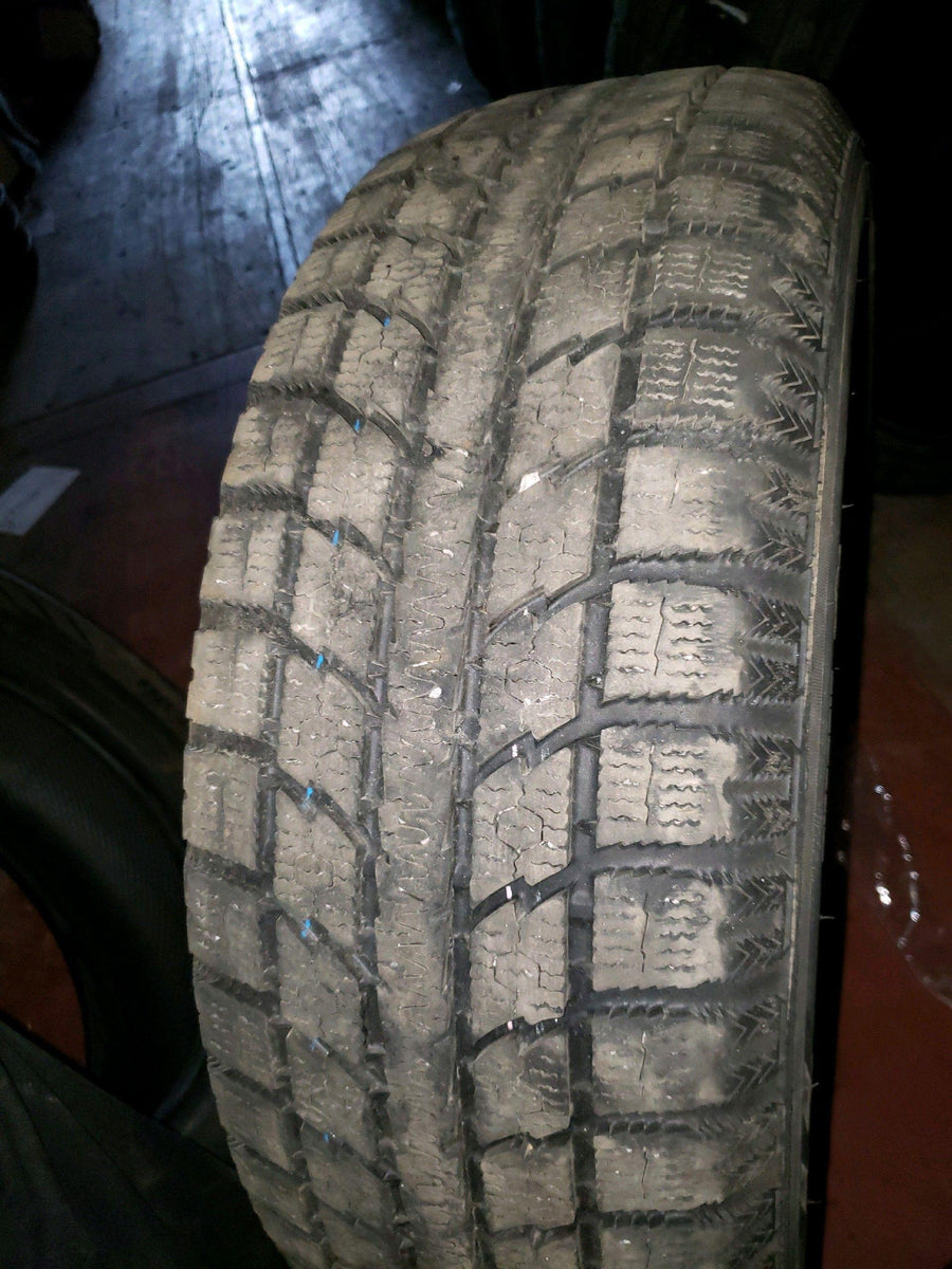 4 x P215/65R16 98T Toyo Observe GSi5