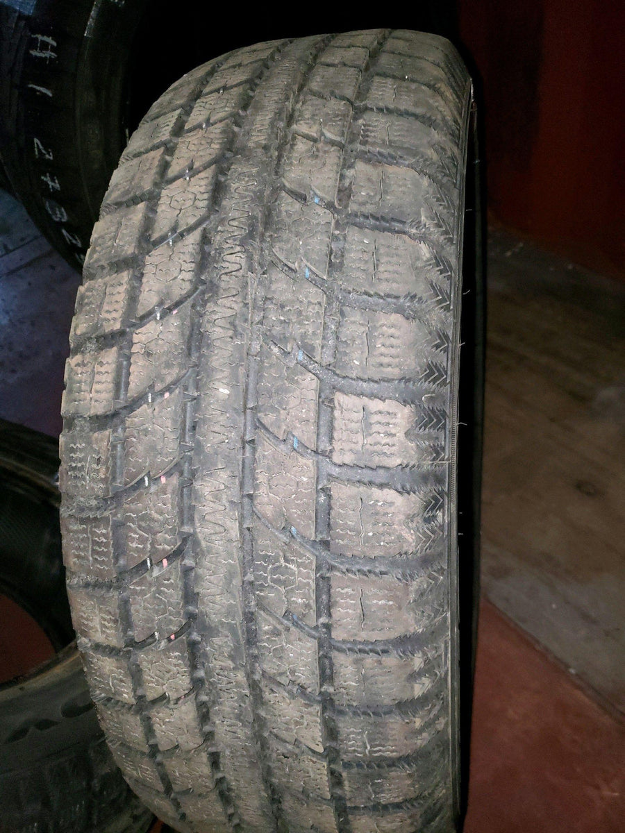 4 x P215/65R16 98T Toyo Observe GSi5