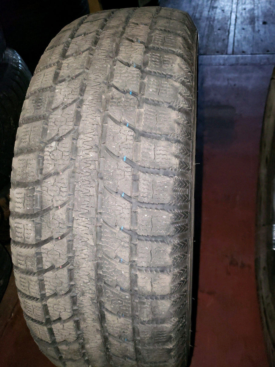 4 x P215/65R16 98T Toyo Observe GSi5