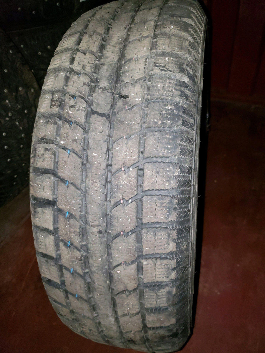 4 x P215/65R16 98T Toyo Observe GSi5
