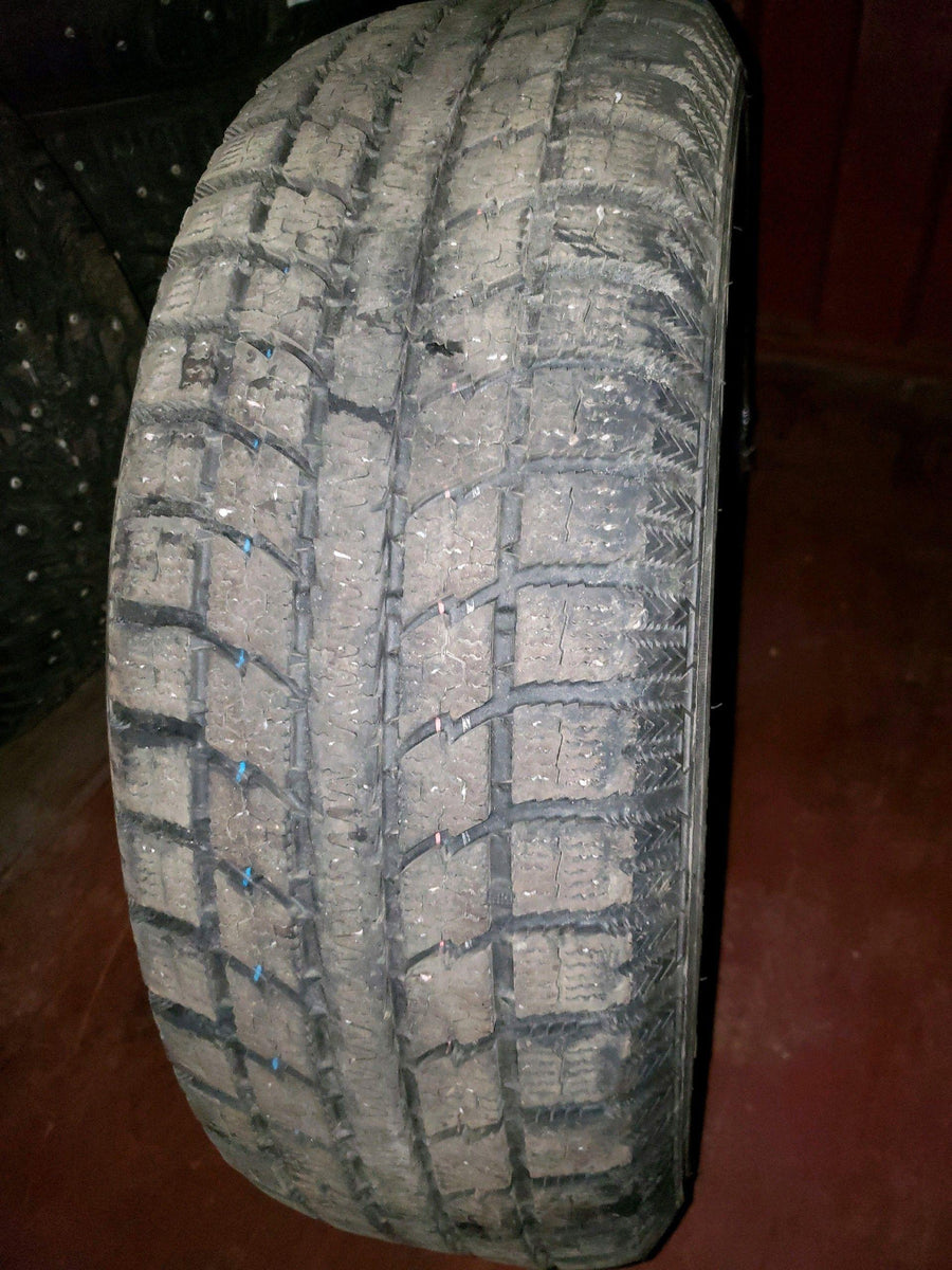 4 x P215/65R16 98T Toyo Observe GSi5