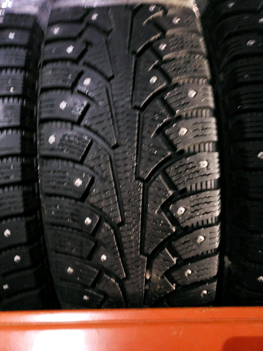 4 x P215/70R16 100T Nokian Nordman  5 SUV