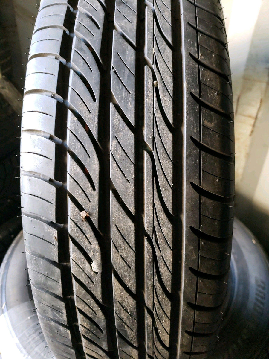 1 x P235/65R17 104H Toyo Versado CUV