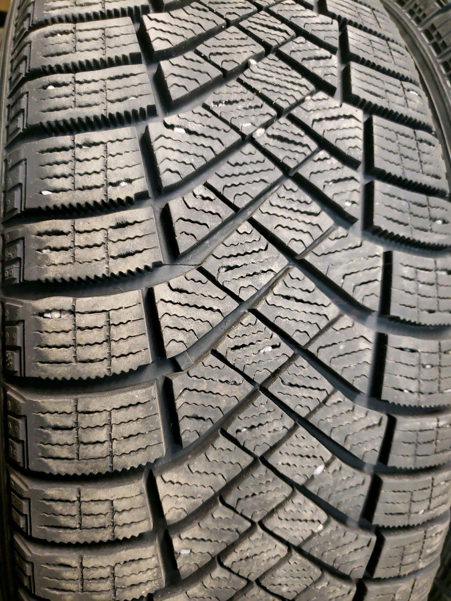 4 x P215/60R16 99H Pirelli Winter Ice Zero FR