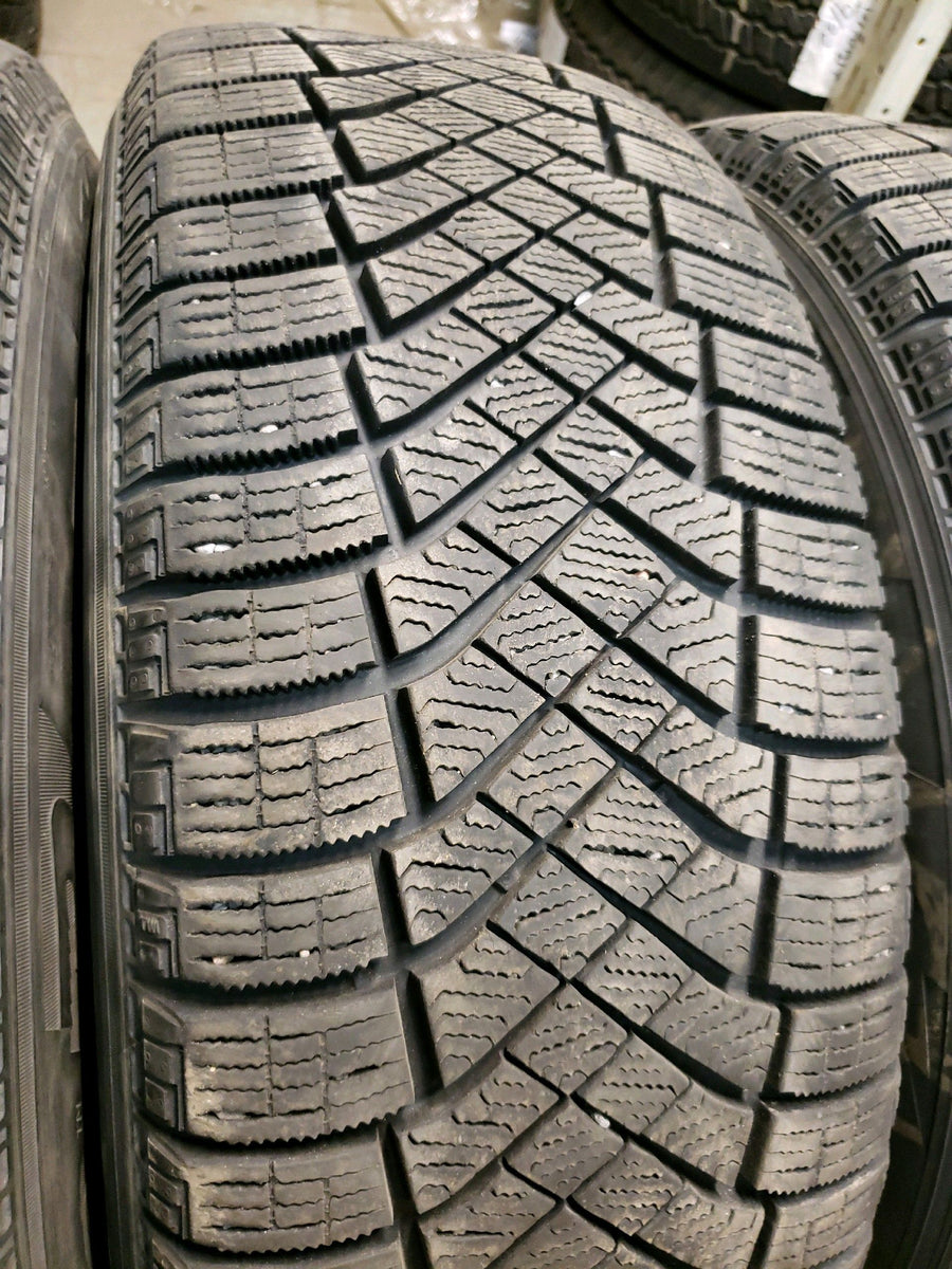 4 x P215/60R16 99H Pirelli Winter Ice Zero FR