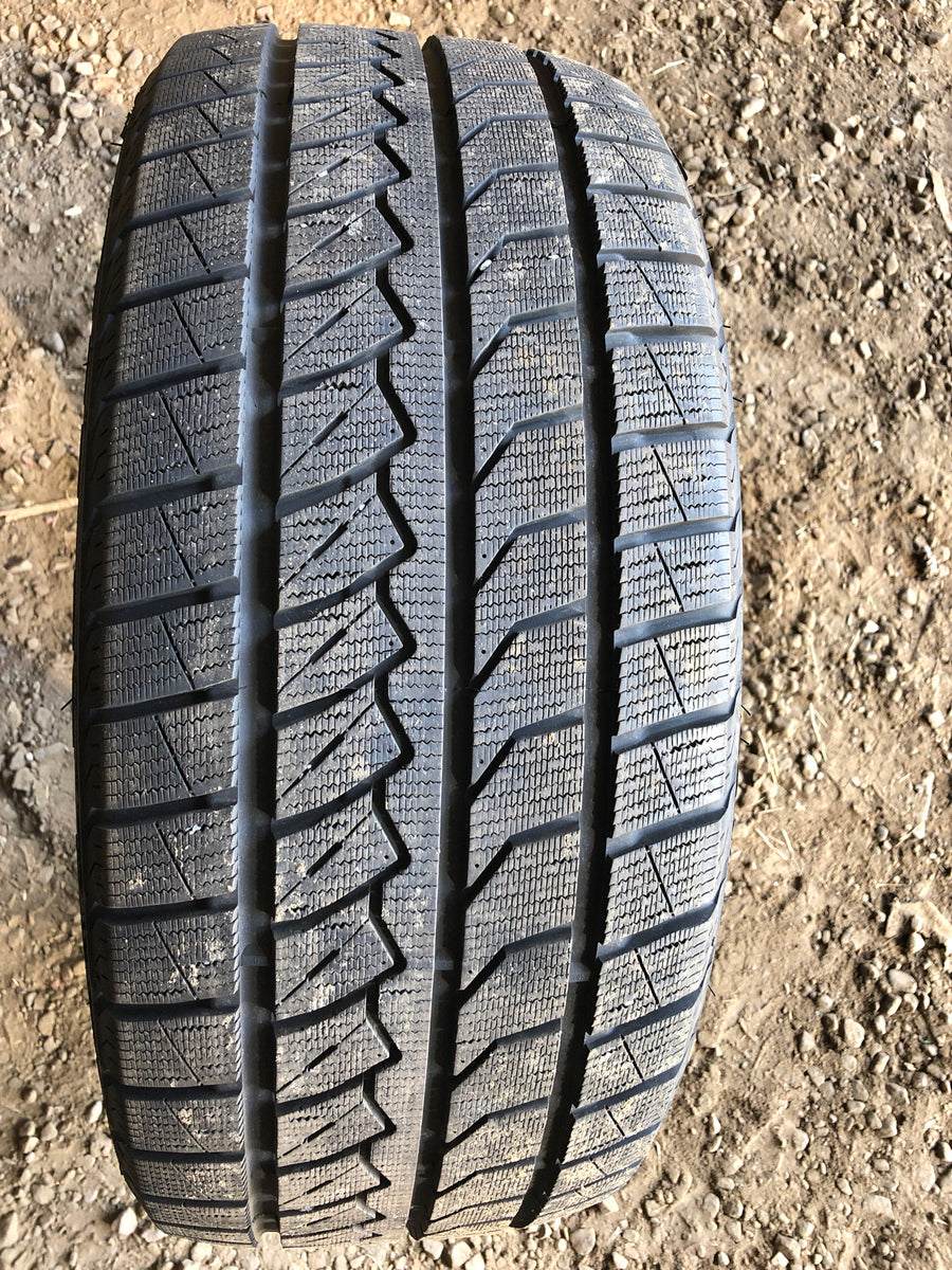 4 x P235/50R18 101V Farroad FRD79