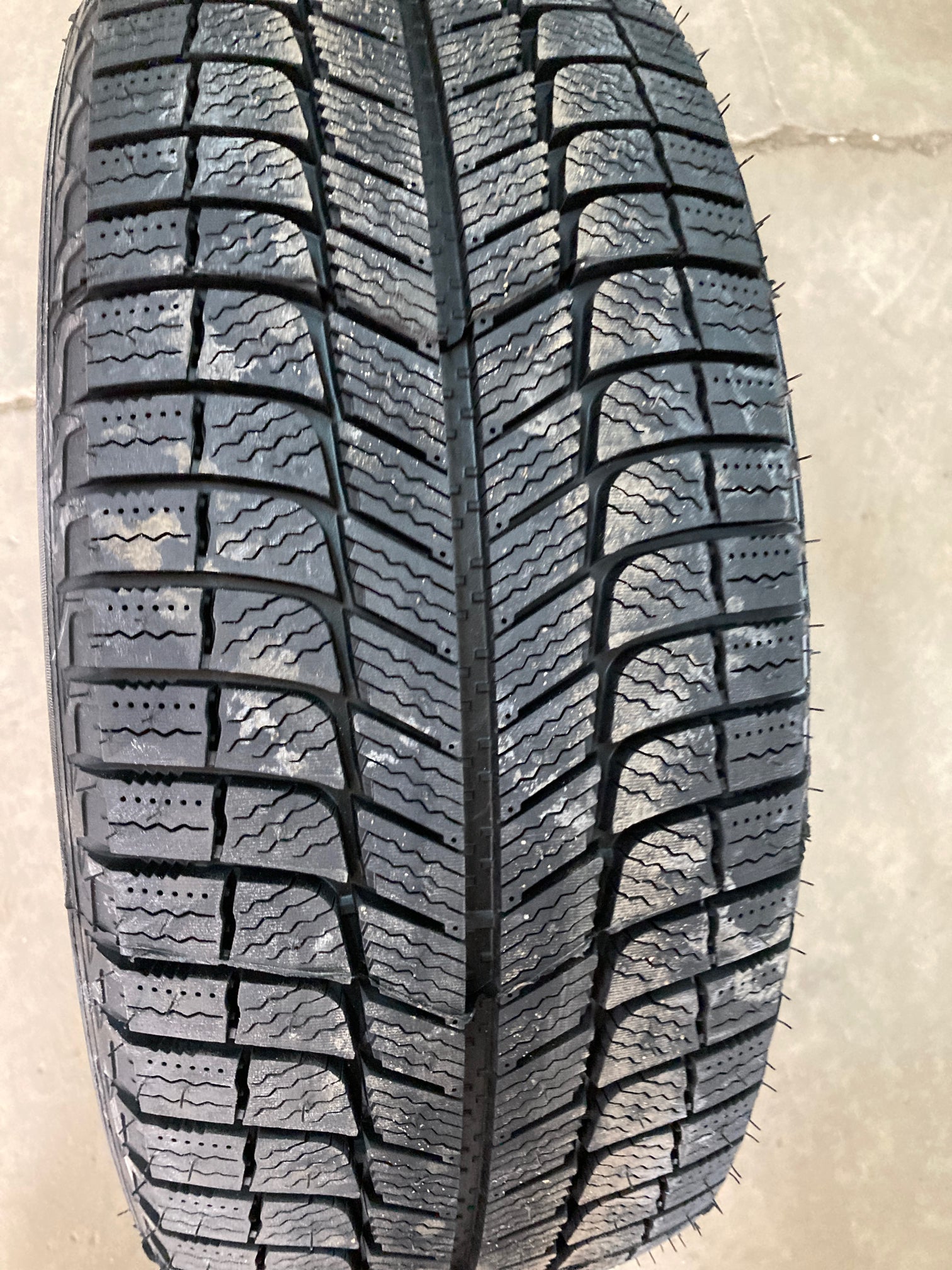 MICHELIN X-ICE XI3 225/50R17 17インチ スタッドレス 4本 バリ溝