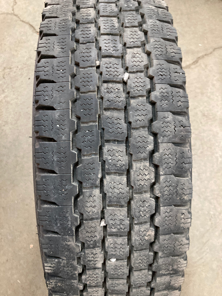 4 x LT225/75R16 115/112Q Bridgestone Blizzak W965 PneusGLCFungo