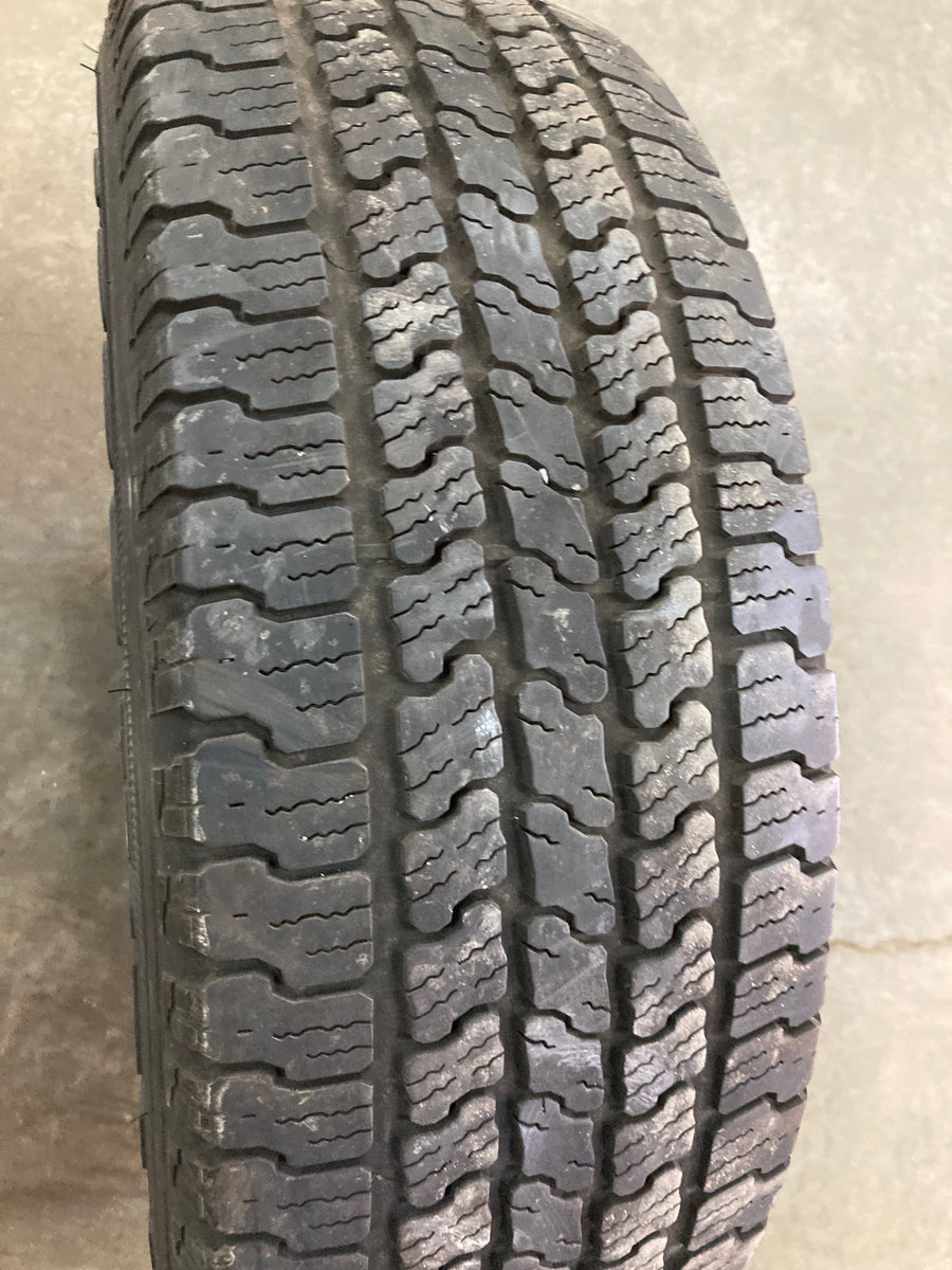 2 x P215/65R17 98S Goodyear Wrangler SR-A