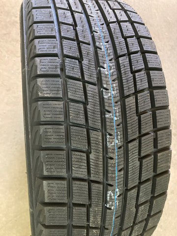 4 x P215/50R18 92T Yokohama Ice Guard IG 52C