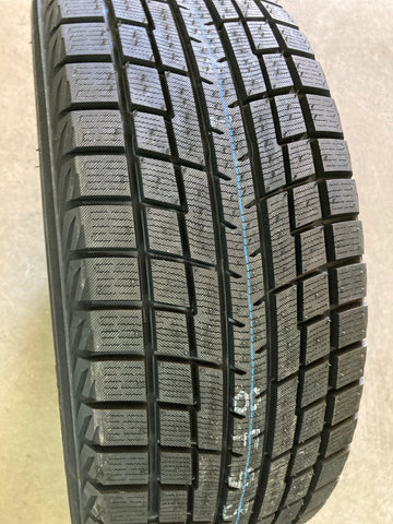 4 x P215/50R18 92T Yokohama Ice Guard IG 52C