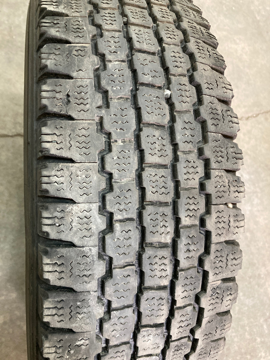 4 x LT225/75R16 115/112Q Bridgestone Blizzak W965 PneusGLCFungo