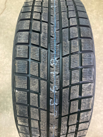 4 x P215/50R18 92T Yokohama Ice Guard IG 52C