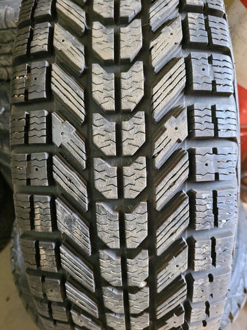 4 x P235/70R16 107S Firestone Winterforce UV