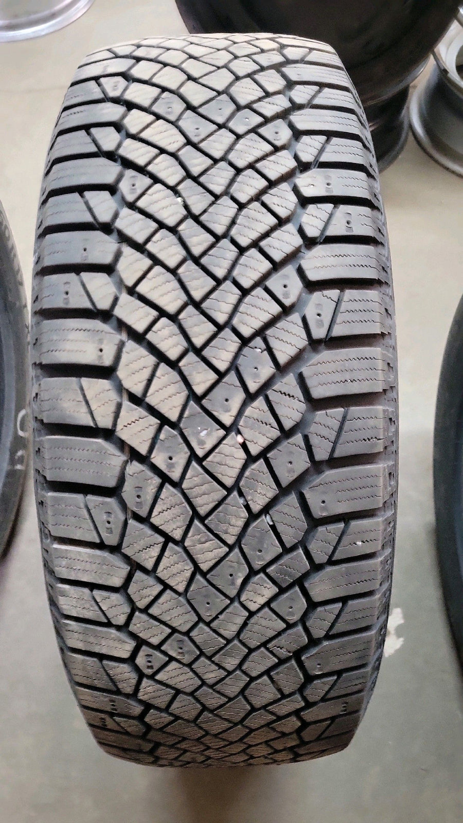 4 x P235/60R17 106T Continental Ice Contact XTRM